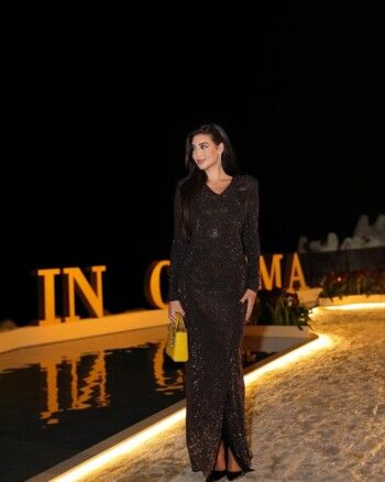 شاهد .. بالصور- ياسمين صبري تضج أنوثة بفستانها اللامع.. إليكم سعر حقيبة يدها من DIOR