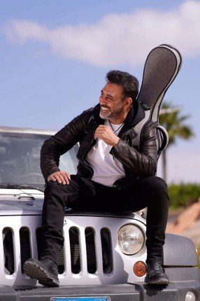 الفنان عمرو مصطفى يكشف عن تجاوز الخلافات مع عمرو دياب بعد محنة مرضه