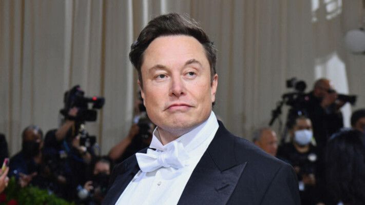 شاهد .. بالصور- بعد بيع ممتلكاته في كاليفورنيا بقيمة 127 مليون دولار.. إيلون ماسك يعيش في منزل متواضع جداً