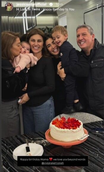 شاهد .. جيسيكا عازار تحتفل بعيد ميلاد والدتها بأجواء عائلية.. لا تزال شابة جميلة للغاية!