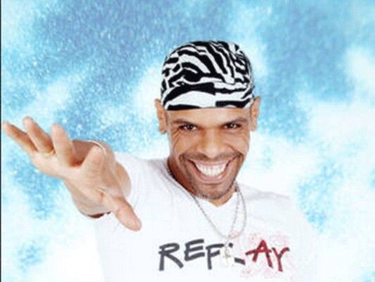 شاهد .. ريكو يتعرض لأزمة صحية مفاجئة ويدخل العناية المركزة في دبي