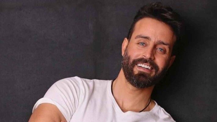 شاهد .. سعد رمضان يتعرض لموقف محرج على الثلج