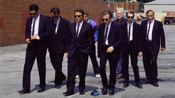 شاهد .. ميزانية فيلم Reservoir Dogs لم تسمح بشراء الملابس للممثلين..و هذا كان الحل