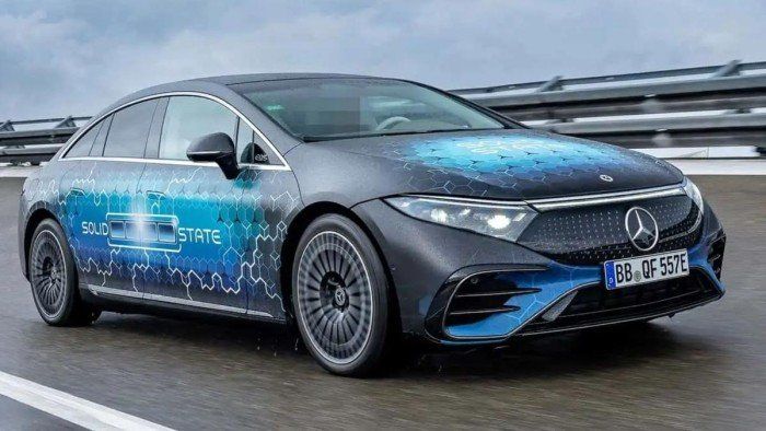 مرسيدس تحدث ثورة في عالم السيارات الكهربائية ببطارية صلبة