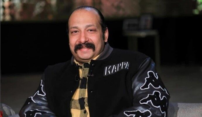 شاهد .. محمد ثروت يصور تريند أغنية "مفتقدني" مع أحمد سعد بطريقة طريفة