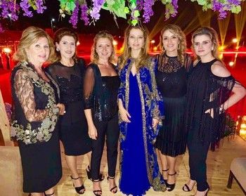 شاهد .. جيسيكا عازار وإليسا تحتفلان بعيد ميلاد كلودين صعب