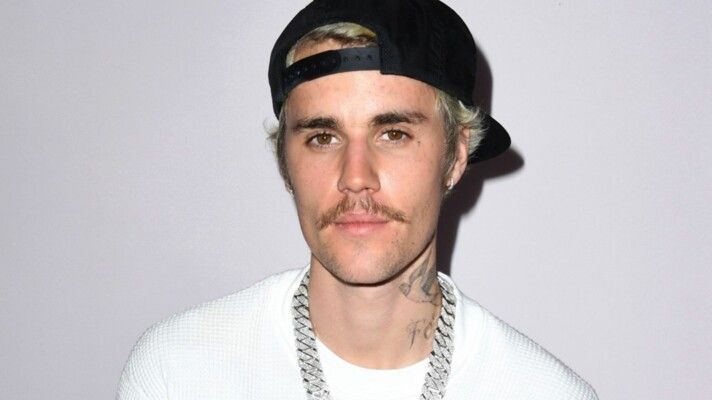 شاهد .. جاستن بيبر يثير قلق معجبيه بعد ظهوره بهذا الشكل