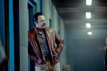 شاهد .. وفاء الكيلاني تدعم زوجها تيم حسن بطريقة لافتة وتروج لعمله الرمضاني