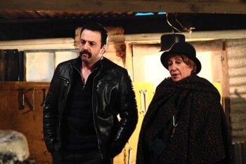 شاهد .. وفاء الكيلاني تدعم زوجها تيم حسن بطريقة لافتة وتروج لعمله الرمضاني