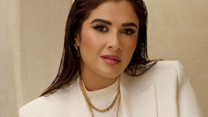 شاهد .. ياسمين عبد العزيز تتألق بفستان رائع من كواليس "وتقابل حبيب"