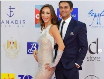 شاهد .. يعبّر دائماً عن حبه لها.. إليكم أجمل صور آسر ياسين وزوجته