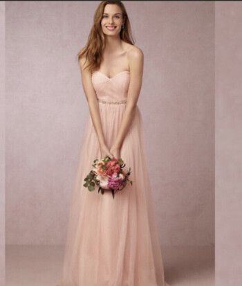 شاهد .. تعرفِ إلى اللون الرائج في موضة ربيع 2025!