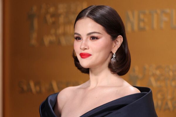 شاهد .. بعد مقارنة جسمها بين الماضي والحاضر.. ممثل عالمي يدعم سيلينا غوميز