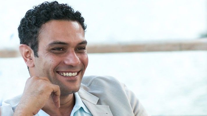 شاهد .. يعبّر دائماً عن حبه لها.. إليكم أجمل صور آسر ياسين وزوجته