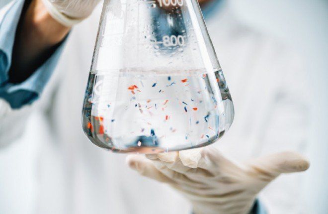 دراسة حديثة تحذر: البلاستيك الدقيق قد يهدد الصحة العقلية والجسدية