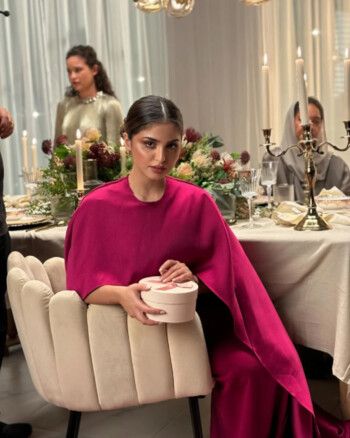 شاهد .. حلا الترك تستقبل رمضان بزينة مميزة وأجواء لافتة