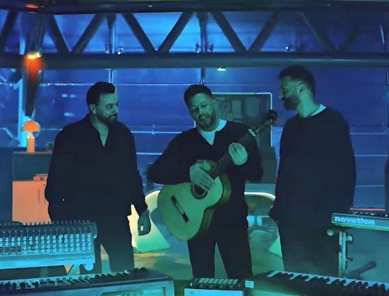 الملحن مدين يكشف تفاصيل عن ظهوره الأول في إعلان من ألحانه مع حماقي وويجز