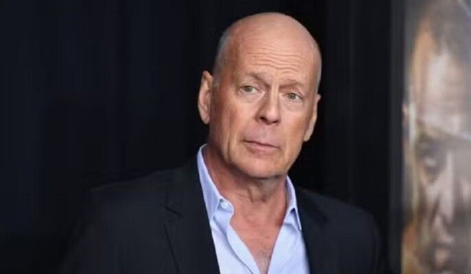 شاهد .. بروس ويليس فقد القدرة على الكلام نهائياً