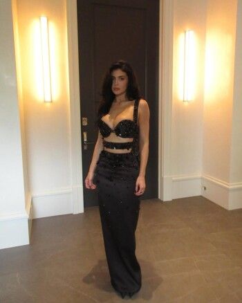 شاهد .. كايلي جينر تختار فستان خيالي من Miu Miu لإطلالتها في الأوسكار