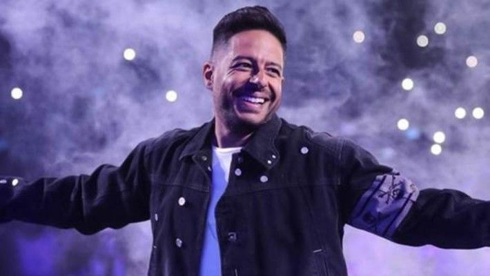 شاهد .. محمد حماقي بأول تعليق بعد نقله سريعاً الى المستشفى