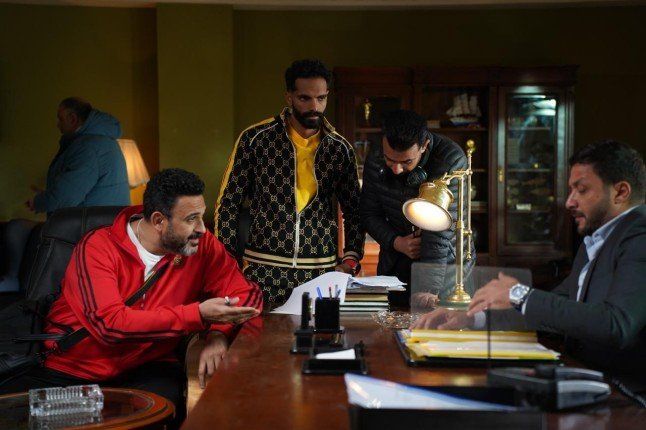 الحلقة الخامسة من "الكابتن".. حسام يبتز فاروق شيحة ويفاجأ بصلاح نائبًا لرئيس النادي