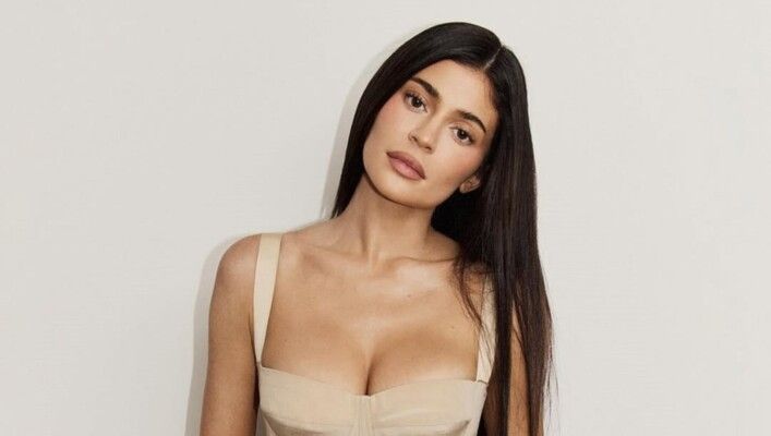 شاهد .. كايلي جينر تختار فستان خيالي من Miu Miu لإطلالتها في الأوسكار