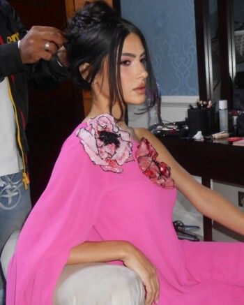 شاهد .. هدى المفتي تخطف القلوب بفستانها المميز