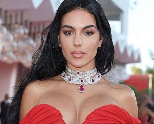 شاهد .. هذه حقيقة إرتداء جورجينا رودريغيز الحجاب في شهر رمضان