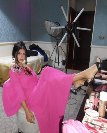 شاهد .. هدى المفتي تخطف القلوب بفستانها المميز