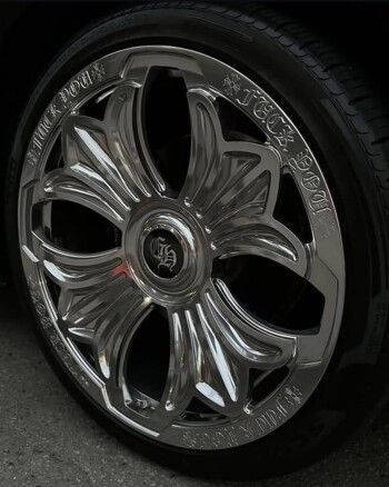 شاهد .. مواصفات خيالية لسيارة دريك الوحيدة من نوعها في العالم