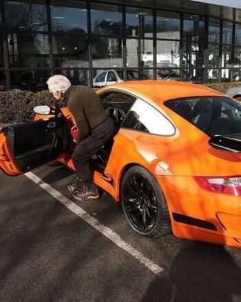 شاهد .. رالف لورين يمتلك أسطول من السيارات الفارهة الخيالية بقيمة 600 مليون دولار