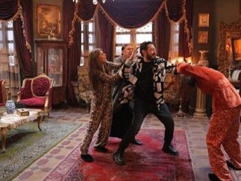 شاهد .. أحمد زاهر يعتذر لإبنته ملك بعد مشهد ضربها في "سيد الناس"