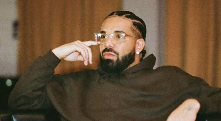 شاهد .. دريك يستعد للظهور في نهائي كأس العالم لكرة القدم 2026