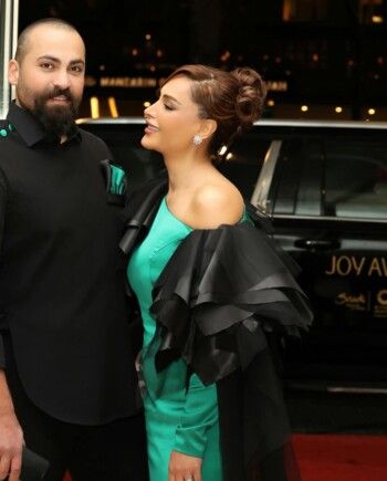 شاهد .. فارق العمر لم يشكل عائقاً بينهما.. إليكم قصة حب مهيار خضور وزوجته وأجمل صورهما