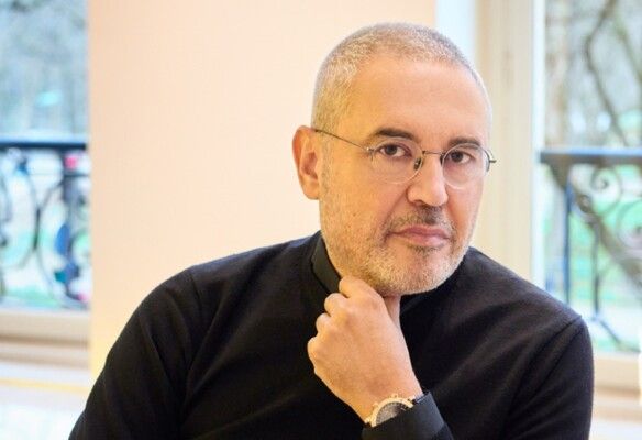 شاهد .. إيلي صعب يكشف هذه المفاجأة في أسبوع الموضة في باريس