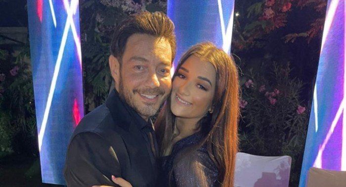 الفنان أحمد زاهر يعتذر لابنته ملك.. ما القصة والتفاصيل؟