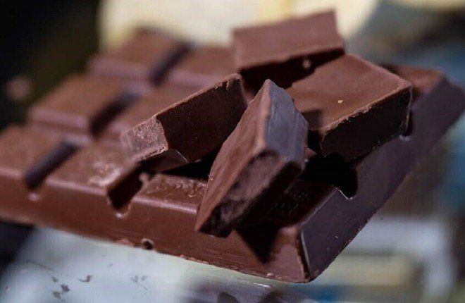 خبيرة تغذية: الشوكولاتة الداكنة مضاد طبيعي للاكتئاب ومحفّز للذاكرة