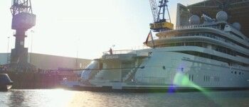 شاهد .. القصر العائم "Opera".. اليخت الخاض بـ الشيخ منصور بن زايد آل نهيان عنوان للفخامة وفن الهندسة