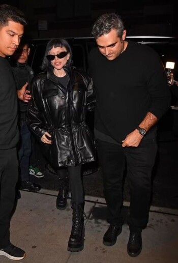 شاهد .. ليدي غاغا تلفت الأنظار بأحدث ظهور لها مع خطيبها