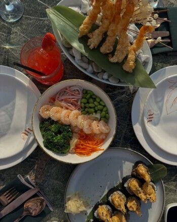 شاهد .. تيا ديب تستمتع بوقتها على شواطئ البترون