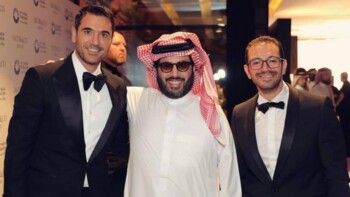 شاهد .. تركي آل الشيخ يجمع أحمد عز بنجوم عالميين في مشروع استثنائي