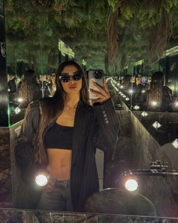 شاهد .. تيا ديب تستمتع بوقتها على شواطئ البترون