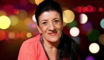 شاهد .. احتجاز فنانة شهيرة من قبل جارتها وعائلتها تطالب بإنقاذها