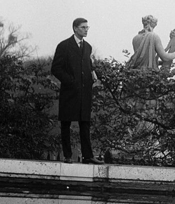 شاهد .. قصة نجاح إيف سان لوران بدأت من كريستيان ديور.. هذا ما حصل بعد وفاة الأخير