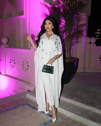 شاهد .. هبة نور تستمتع بالاجواء الرمضانية بعبائة بيضاء أنيقة في دبي