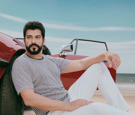 شاهد .. بوراك أوزجيفيت وتعاون مع ممثلين مصريين؟