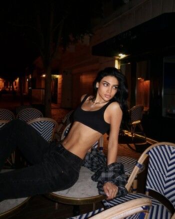 شاهد .. سيبيل بو شعيا تستعرض رشاقة جسمها بهذا اللوك الكاجوال