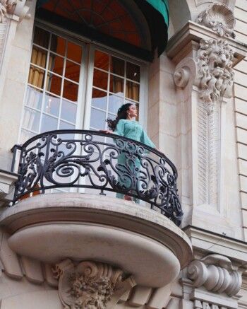 شاهد .. هيفا وهبي تتألق باطلالة جديدة من توقيع ايلي صعب - بالصور