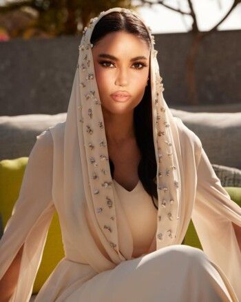 شاهد .. درة التوسية تشبه الأميرات بإطلالة خيالية ذات طابع شرقي