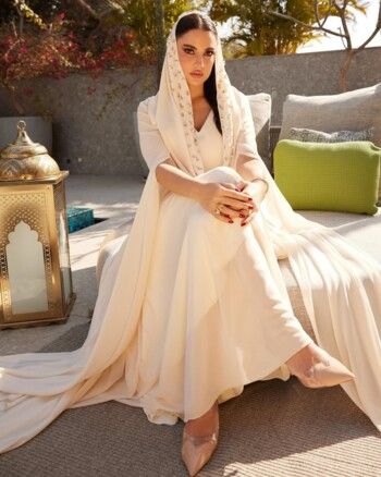 شاهد .. درة التوسية تشبه الأميرات بإطلالة خيالية ذات طابع شرقي